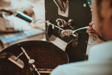 Cum influențează vremea gustul cafelei