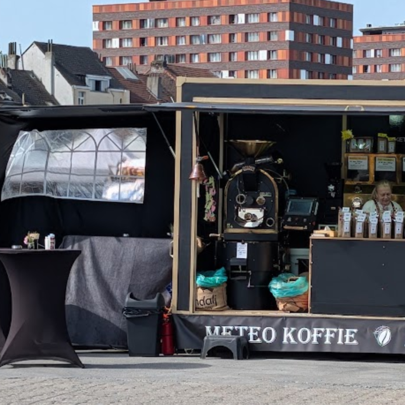 Café torréfié à la flamme en plein air, pas à la prise