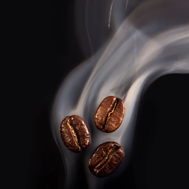 Primul pocnet al cafelei — sunetul auzit în vânt